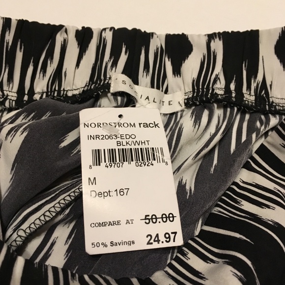 Socialite Shorts Abstract Black & White - Picture 4 of 4